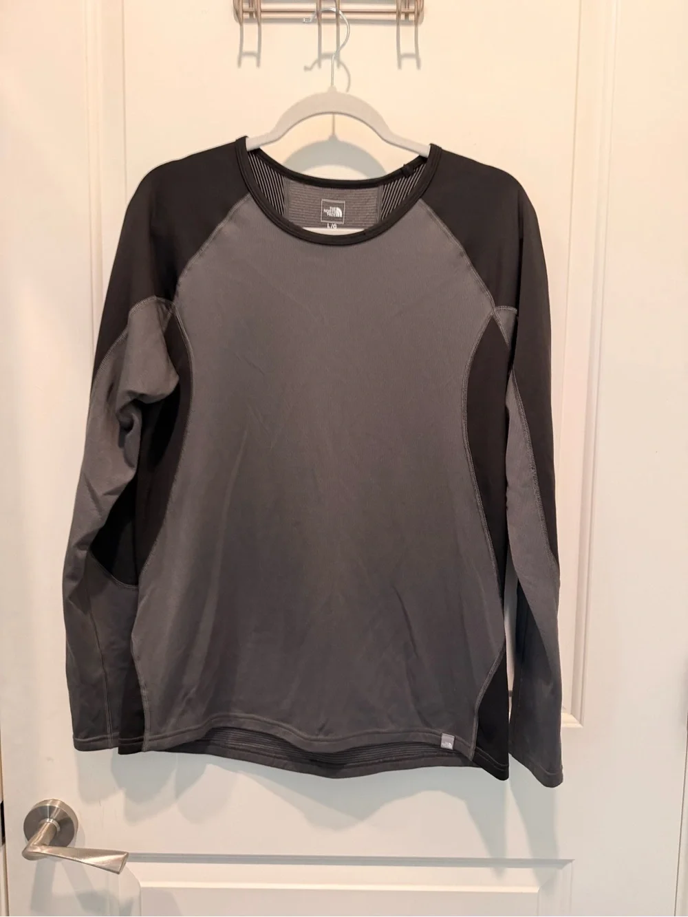 The North Face Men's FlashDry Long Sleeve Performance Raglan Athletic Top Sz L